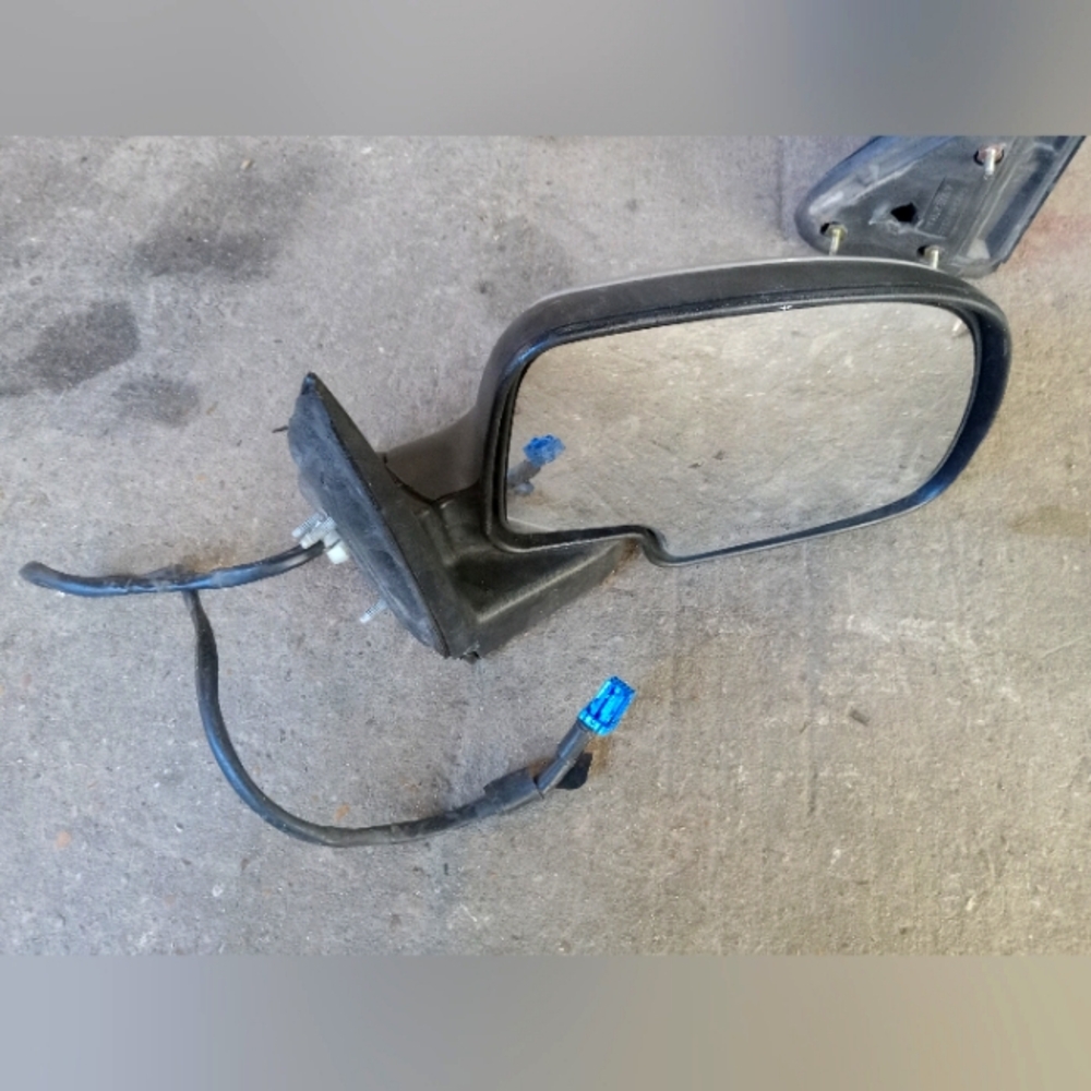 99-06 chevy/ GMC tan/beige passenger side mirror